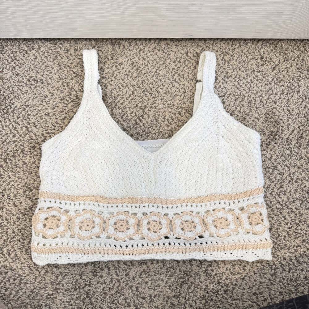 Women’s White Hollister crochet crop top size small ￼